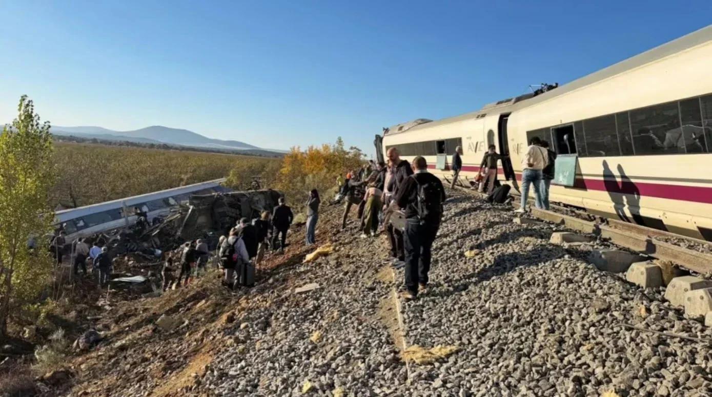 Tragedia ferroviaria en España: al menos 40 muertos tras choque de trenes