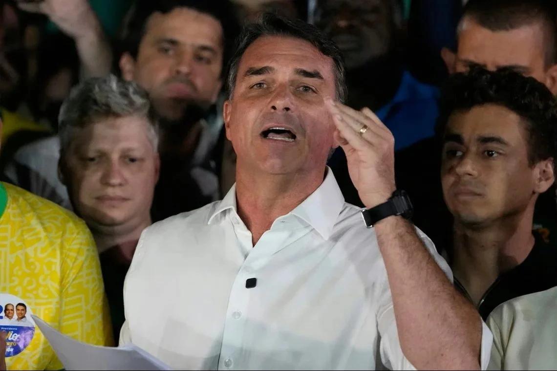Flávio Bolsonaro desconoce el triunfo de Lula y pedirá anular las elecciones