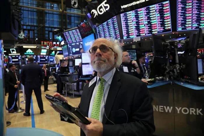 El riesgo país baja a 710 puntos tras tocar su máximo anual