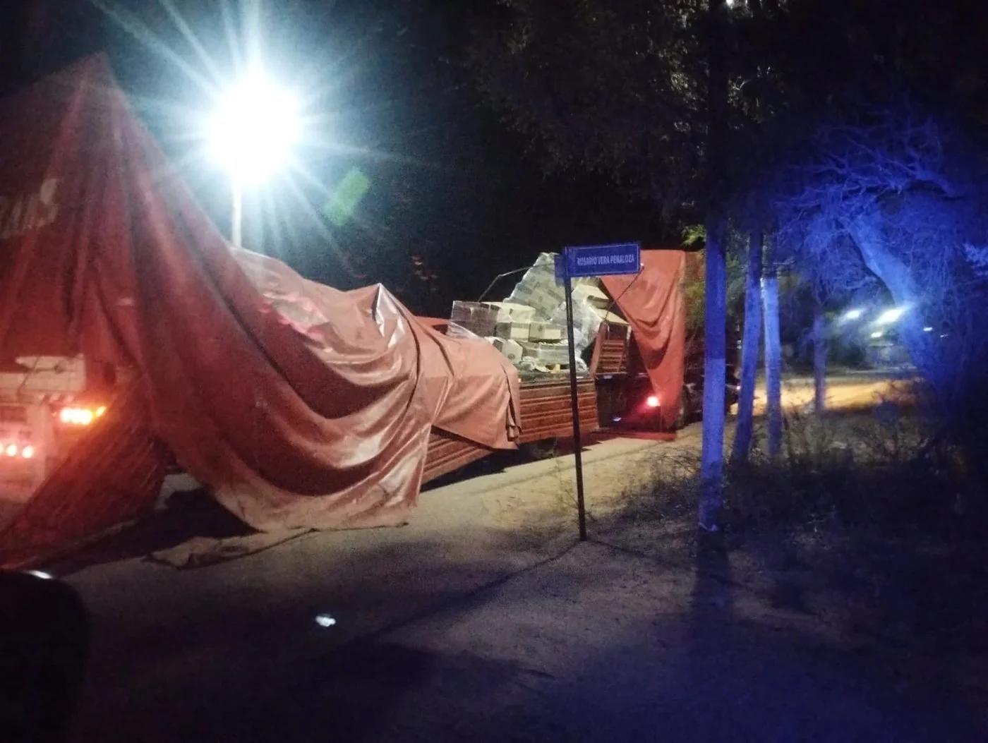Camionero dio positivo en alcoholemia tras perder parte de su carga en Patquia