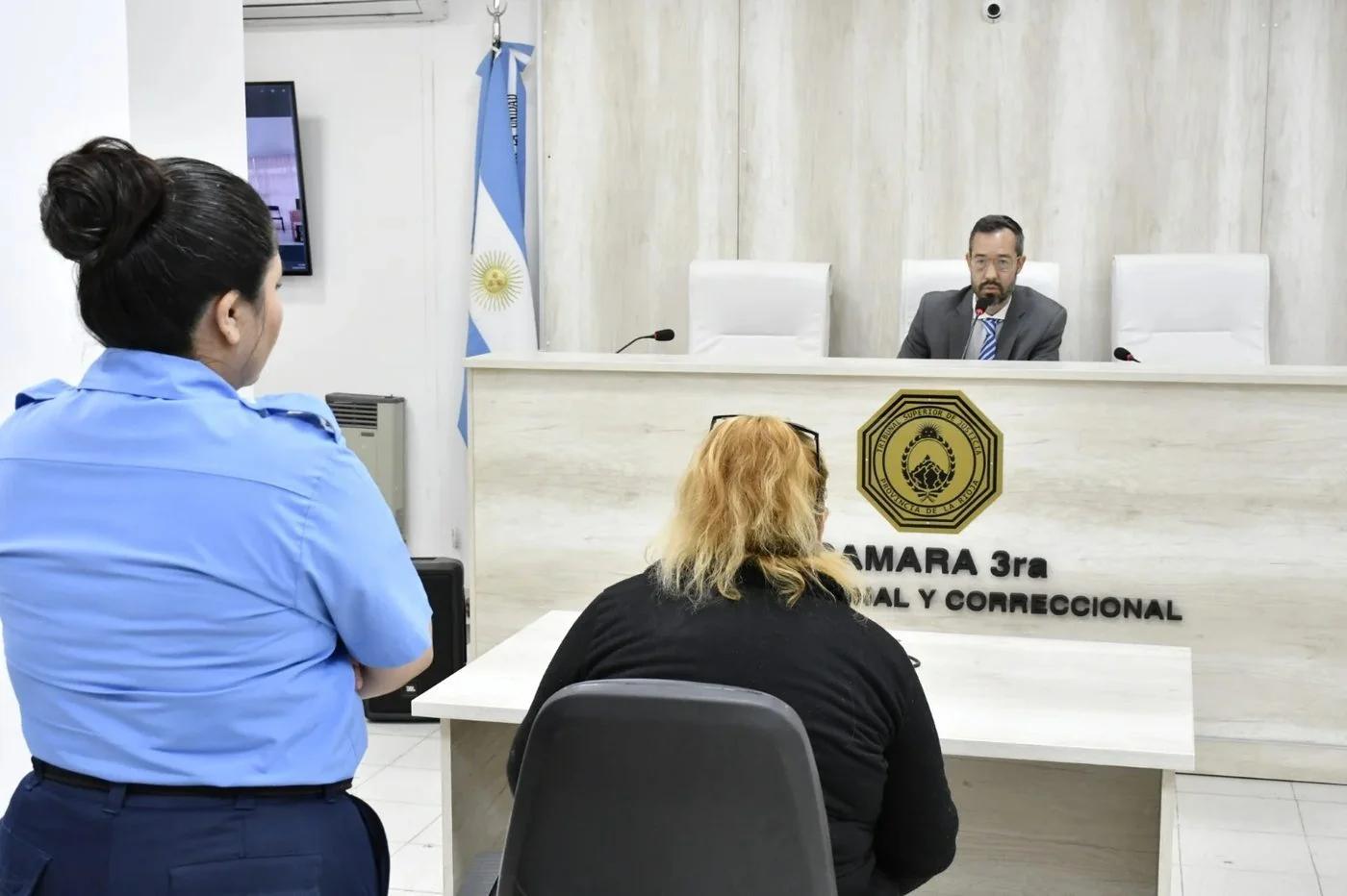 Inició el juicio por desobediencia y hostigamiento en la capital