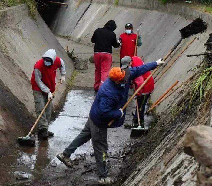 Operativos de limpieza y salud en la Capital
