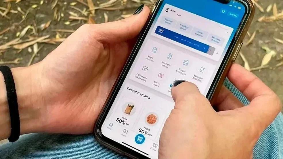 Ocho de cada diez argentinos usan la tarjeta para llegar a fin de mes