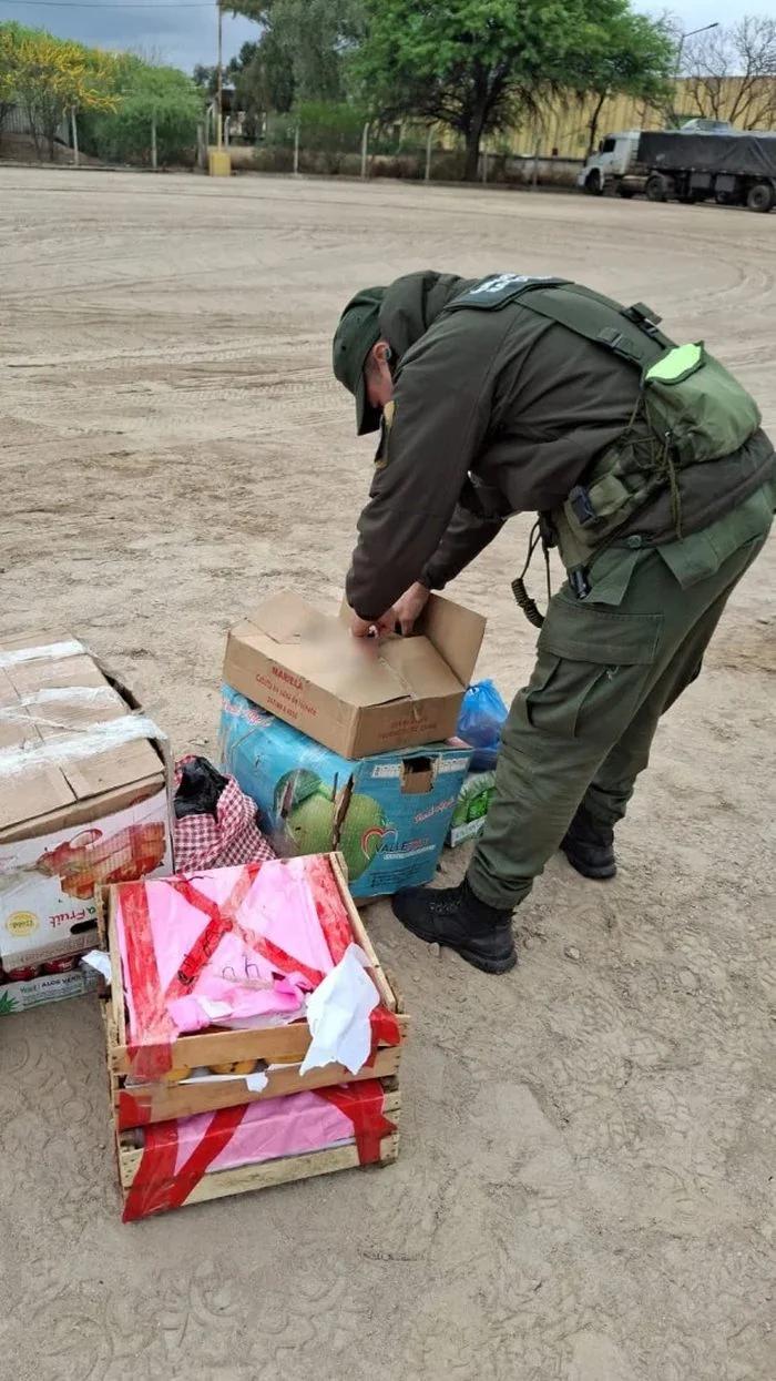 Operativos policiales en rutas riojanas: secuestraron mercadería y armas