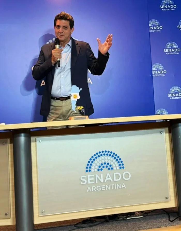 Distinguieron al senador Fernando Rejal por su labor en defensa de jubilados