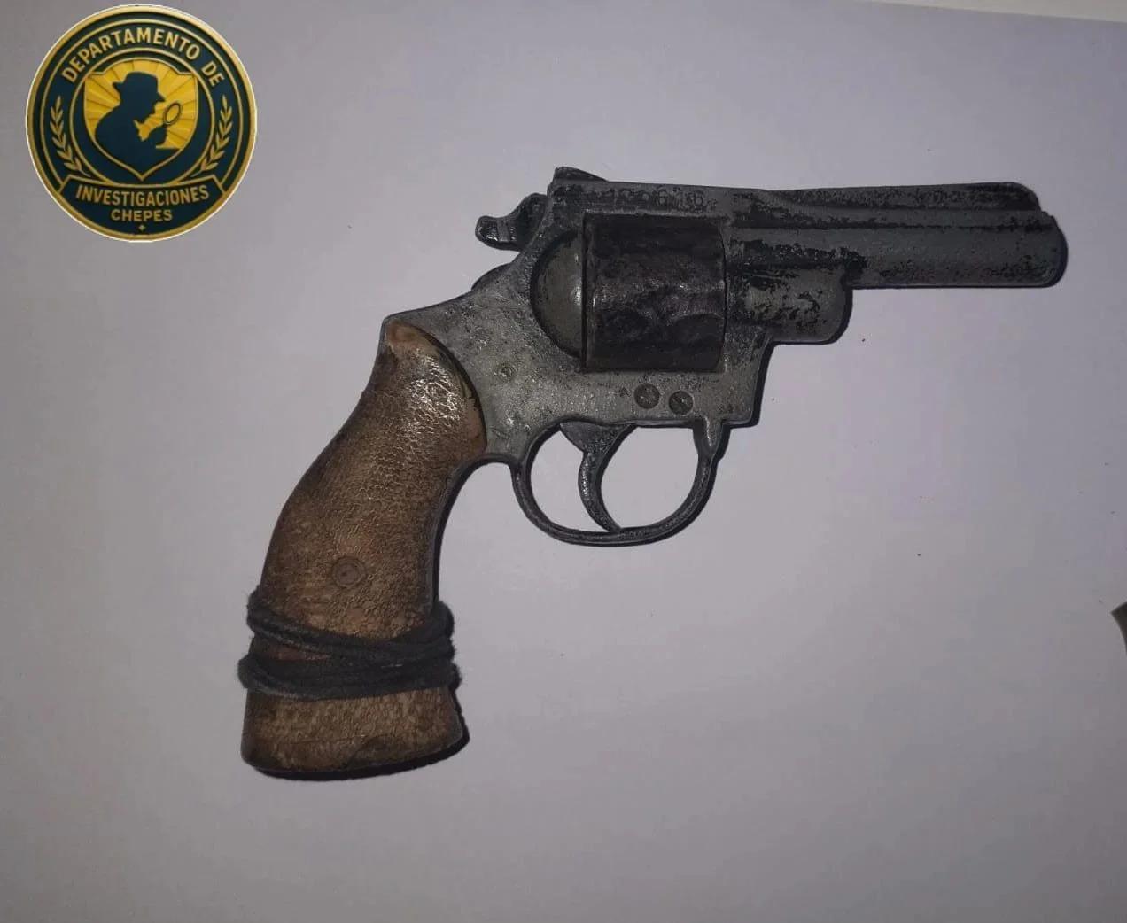 Entrega voluntaria de un arma de fuego en Chepes