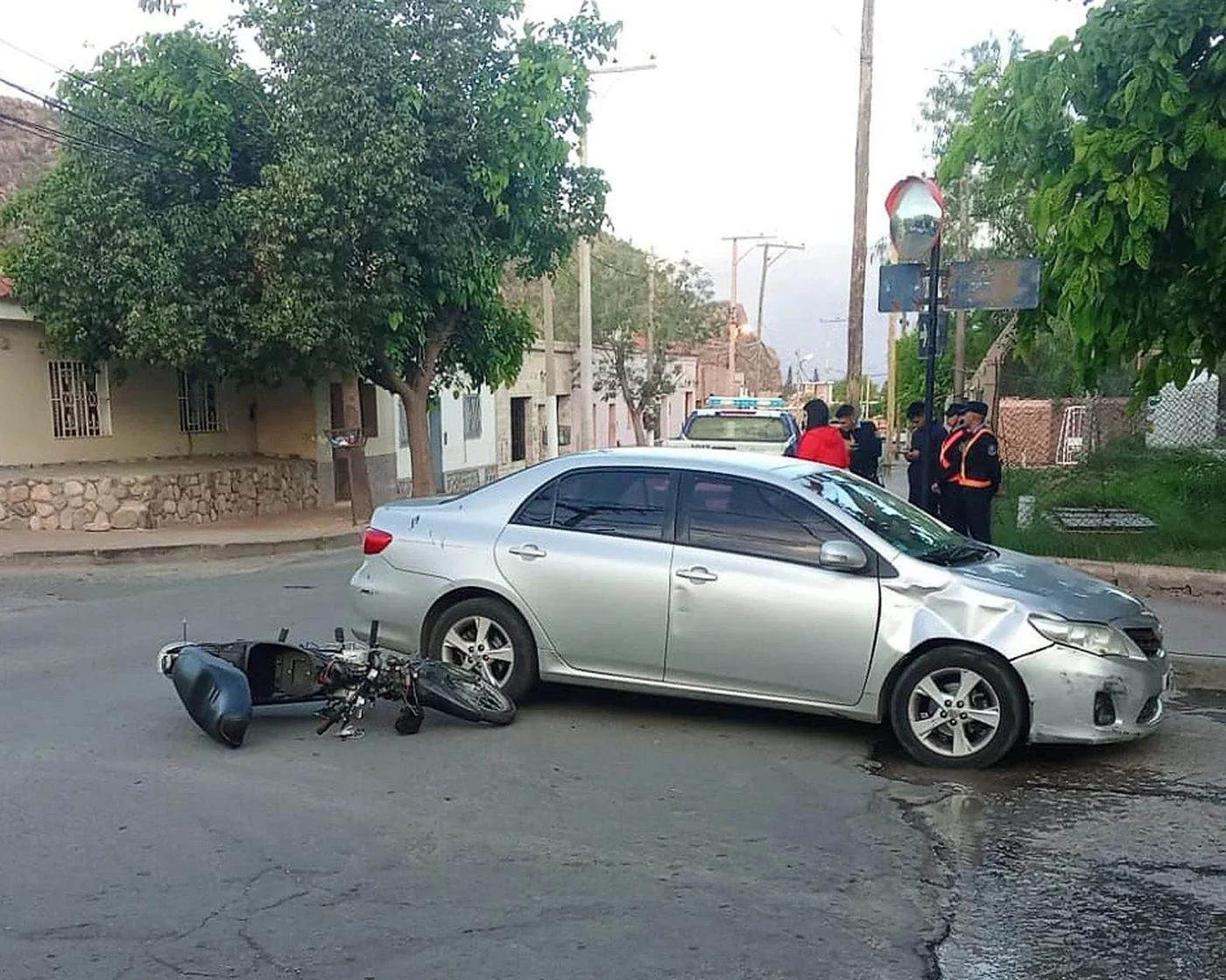 Dos accidentes de tránsito dejaron heridos leves en Famatina y Anguinán