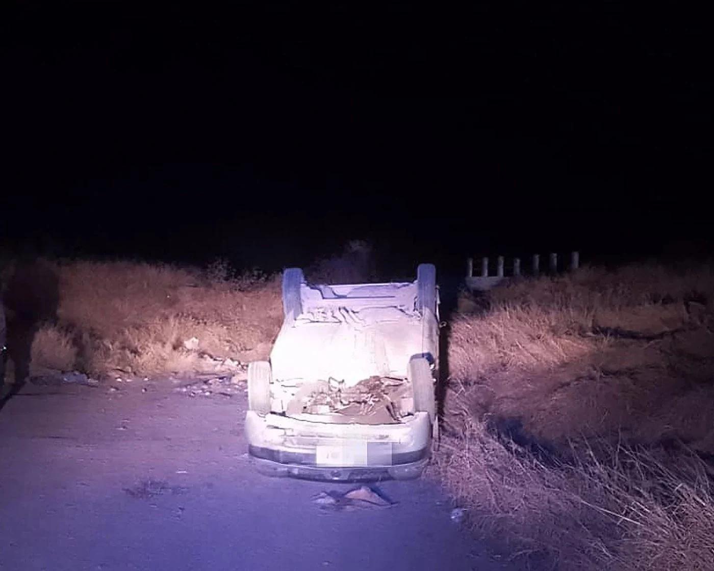 Volcó su vehículo cerca del aeropuerto tras distraerse con el GPS