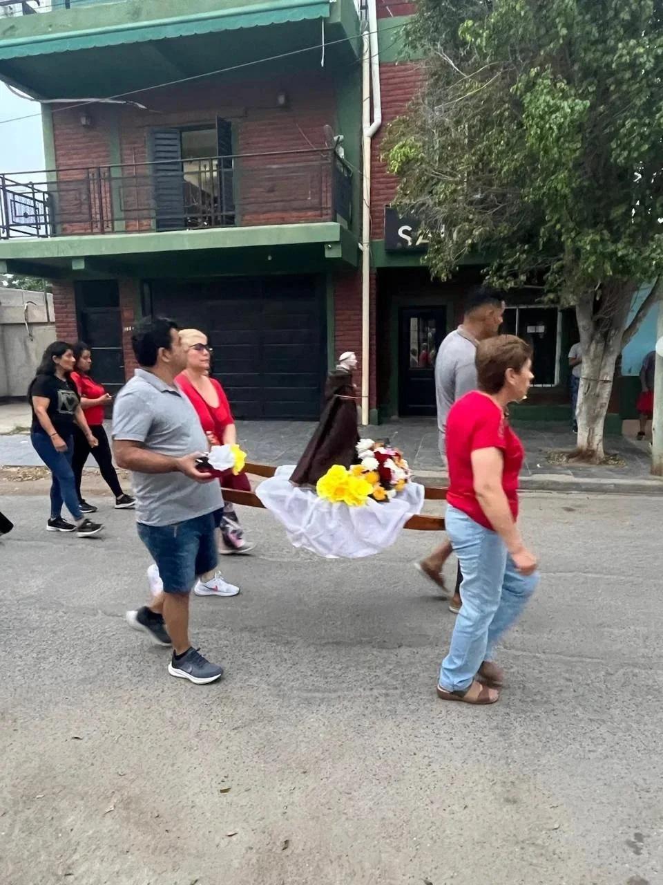 Fervor religioso en la procesión de San Francisco de Asís