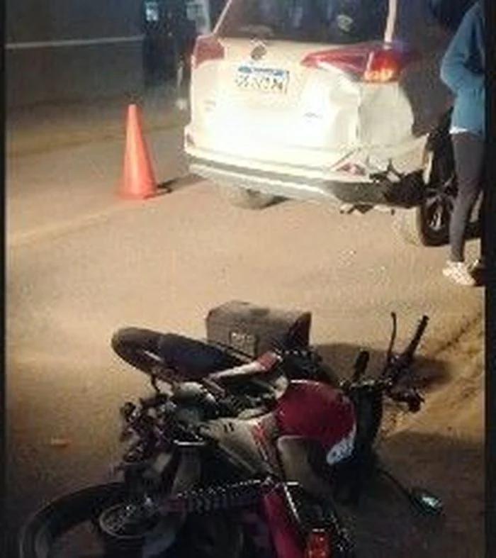 Choque entre camioneta y moto en calle Oncativo