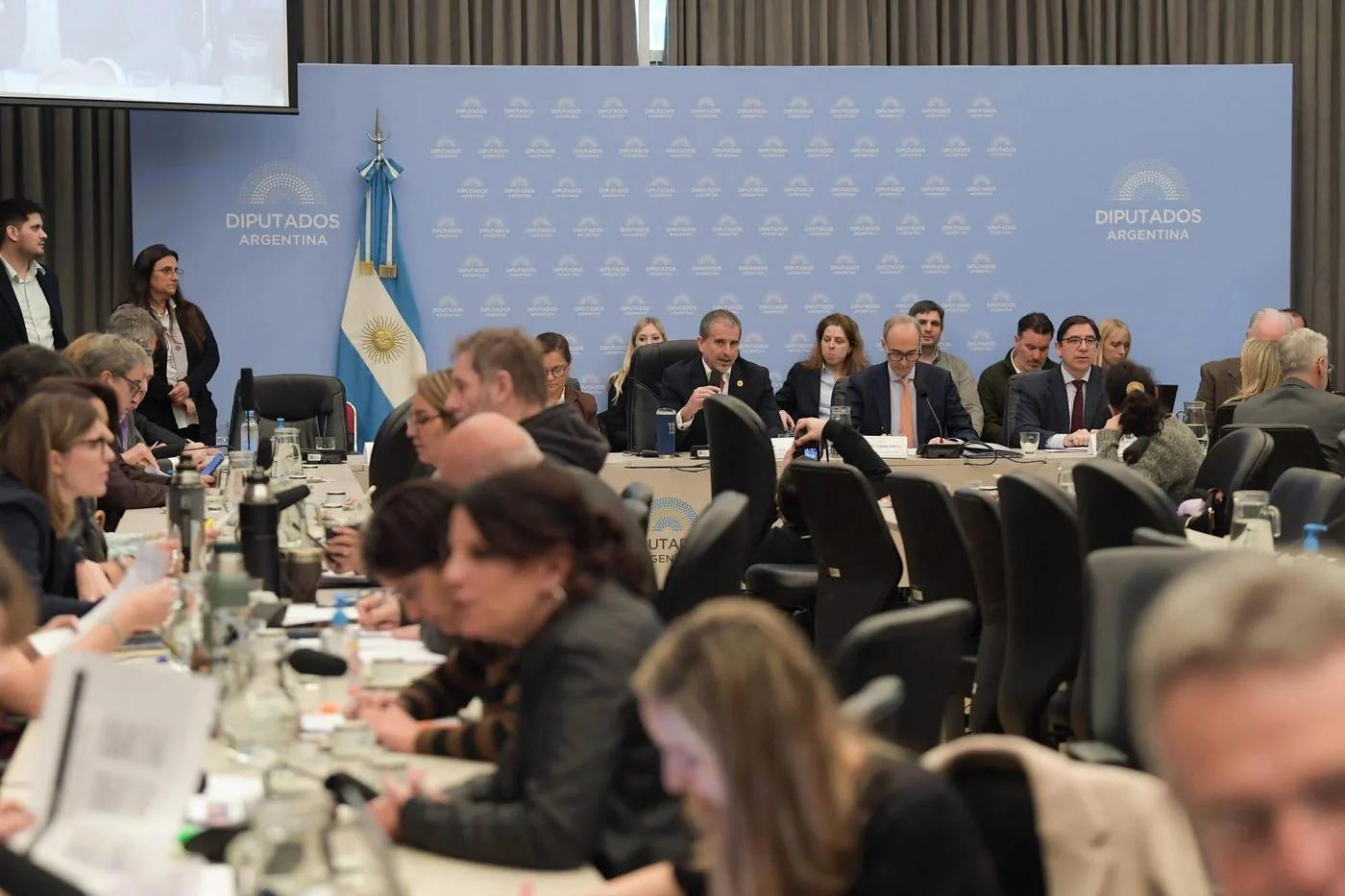 El oficialismo posterga el tratamiento del Presupuesto 2027