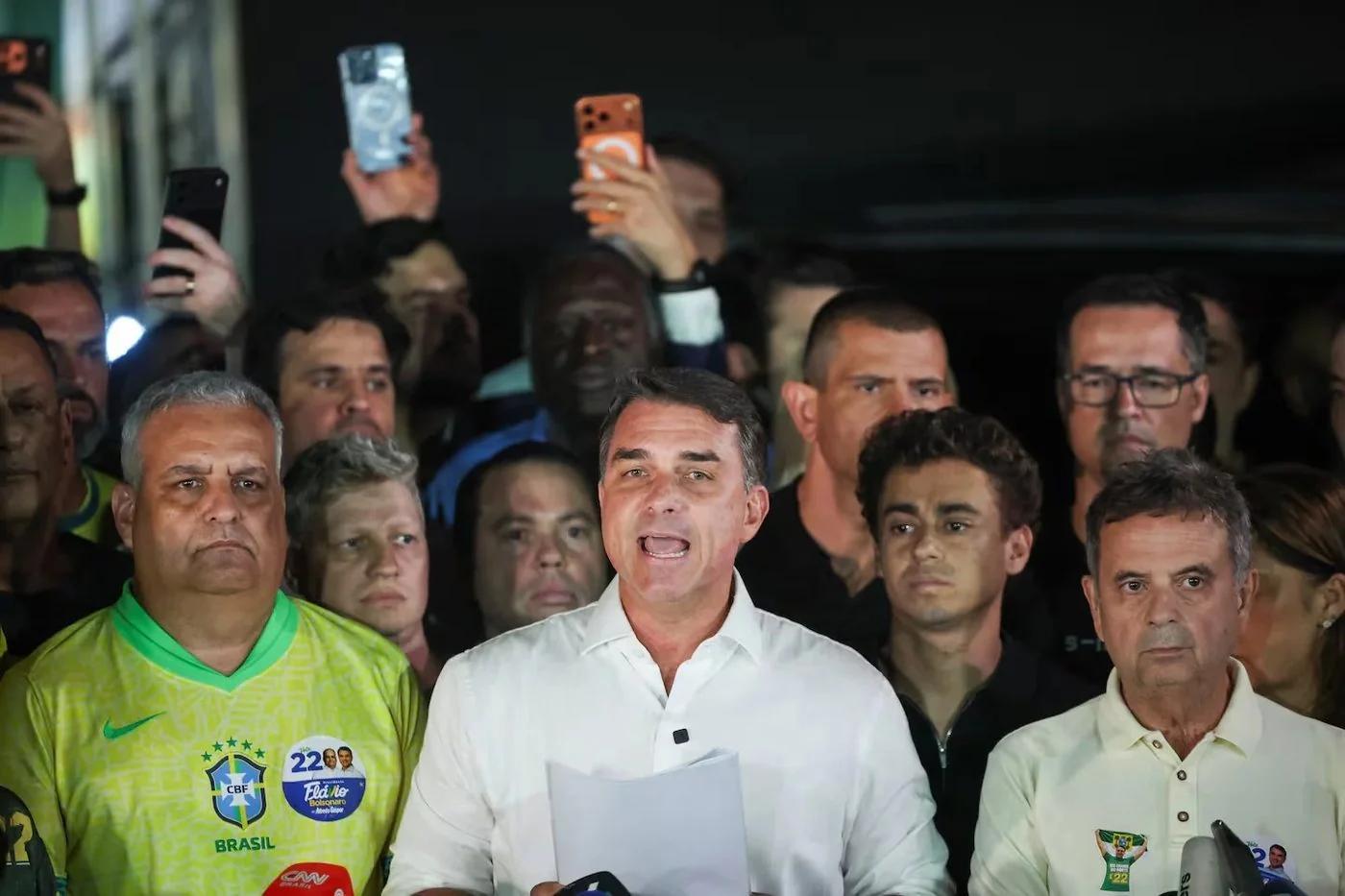 Investigan a Flávio Bolsonaro por presunta injerencia de EE. UU.