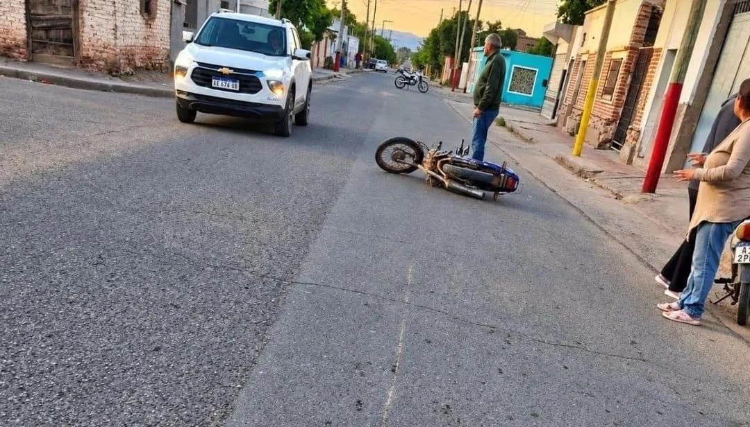 Madre e hija hospitalizadas tras caer de su moto en Vichigasta