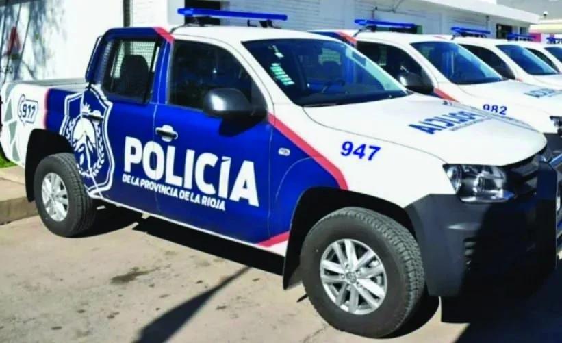 Investigan si una mujer fue arrojada de una camioneta en movimiento