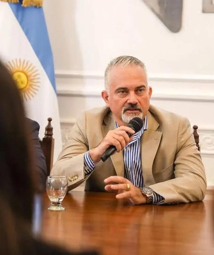 El Gobierno estudia un posible bono de fin de año para estatales