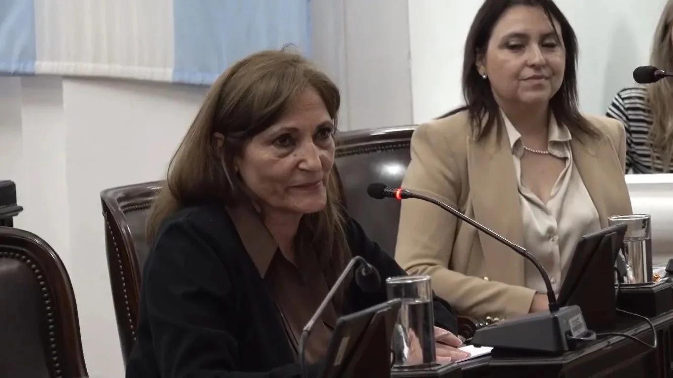 Internaron de urgencia a la diputada Claudia López