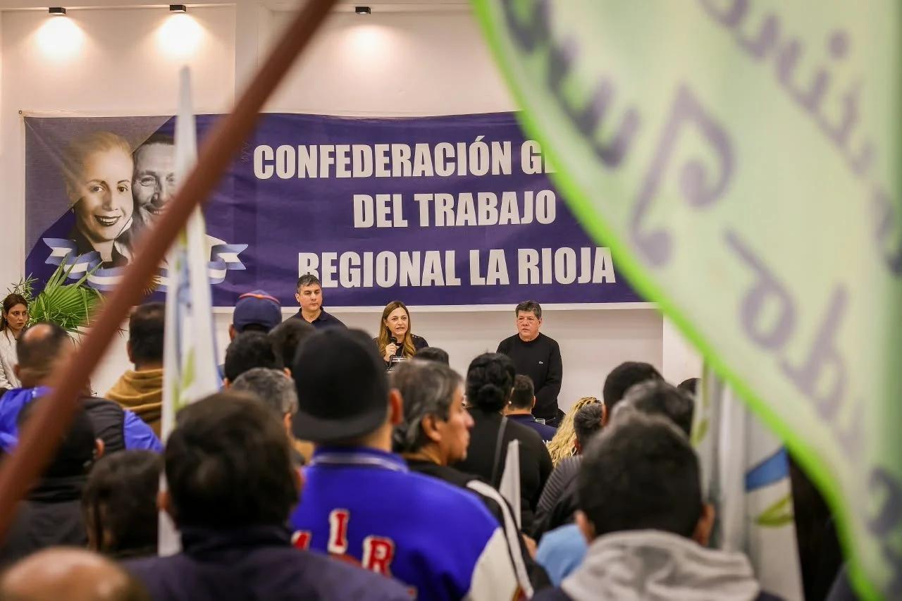 Teresita Madera conmemoró el Día de la Lealtad y criticó el modelo nacional