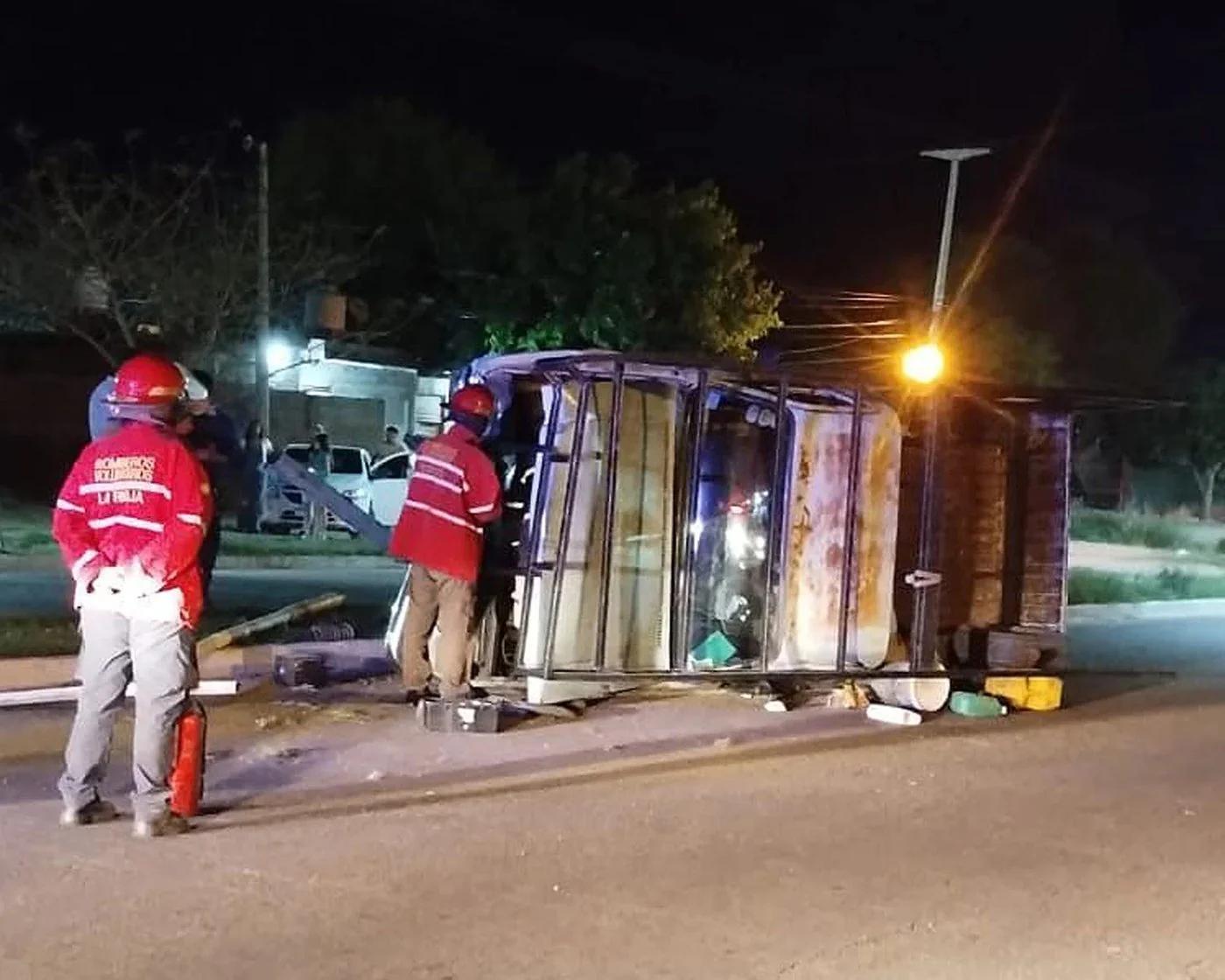 Vuelco en avenida Ortiz de Ocampo tras una falla mecánica