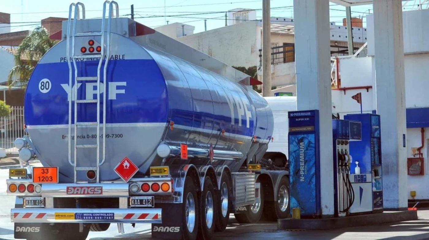 El precio de la nafta en Argentina superó a los países vecinos