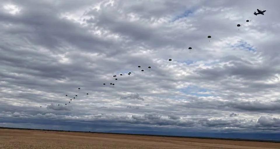 Calurosa recepción al Ejército en Villa Mazán durante el ejercicio Pegaso 6