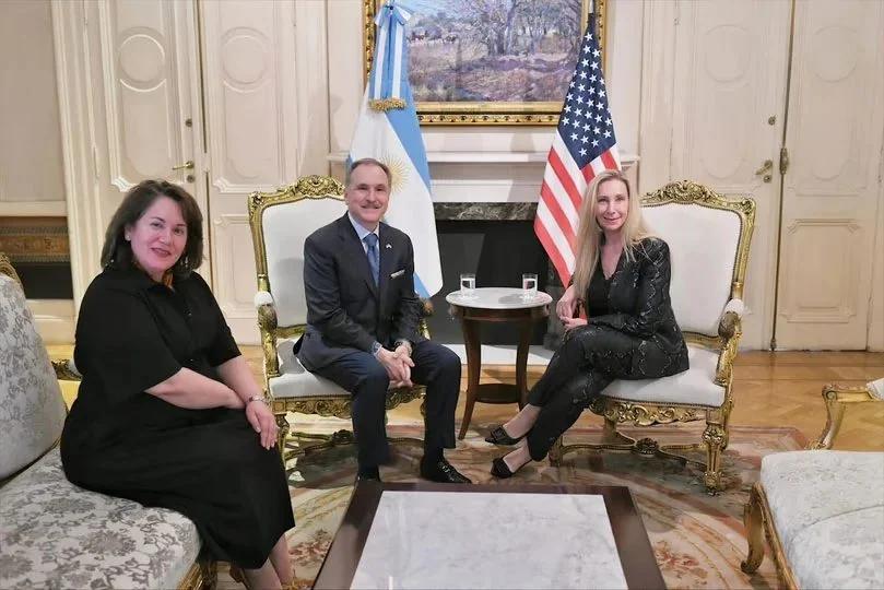 Karina Milei recibió al embajador de Estados Unidos en Casa Rosada