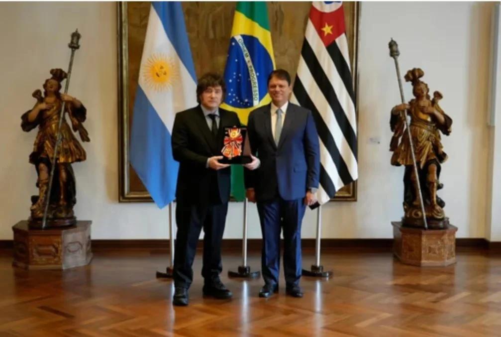 Milei se reúne con el gobernador de San Pablo y apoya a Bolsonaro