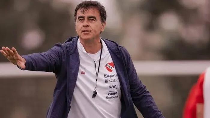 Gustavo Quinteros deja de ser el técnico de Independiente
