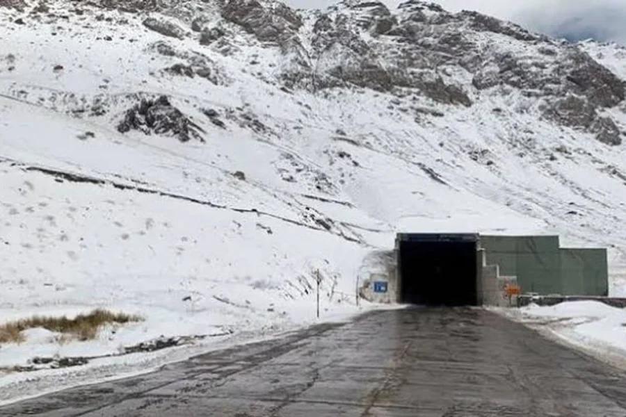 Paso Cristo Redentor sigue cerrado con camioneros varados en frontera