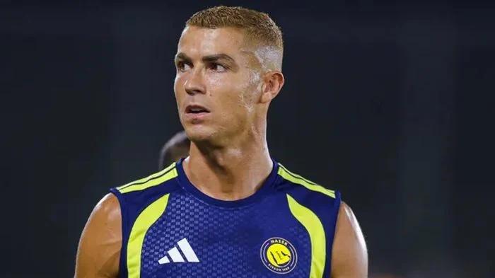 Cristiano Ronaldo sorprendio con nuevo look en el Al-Nassr