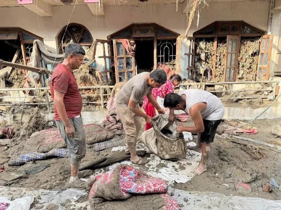 Nepal: la cifra de muertos asciende a más de 900 tras el colapso glaciar