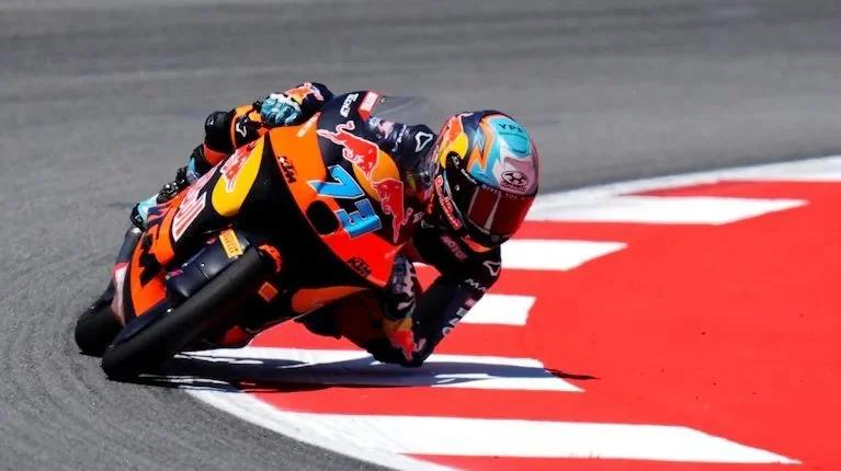 Valentín Perrone volvió al podio en Moto3 con un tercer puesto en el GP de Gran