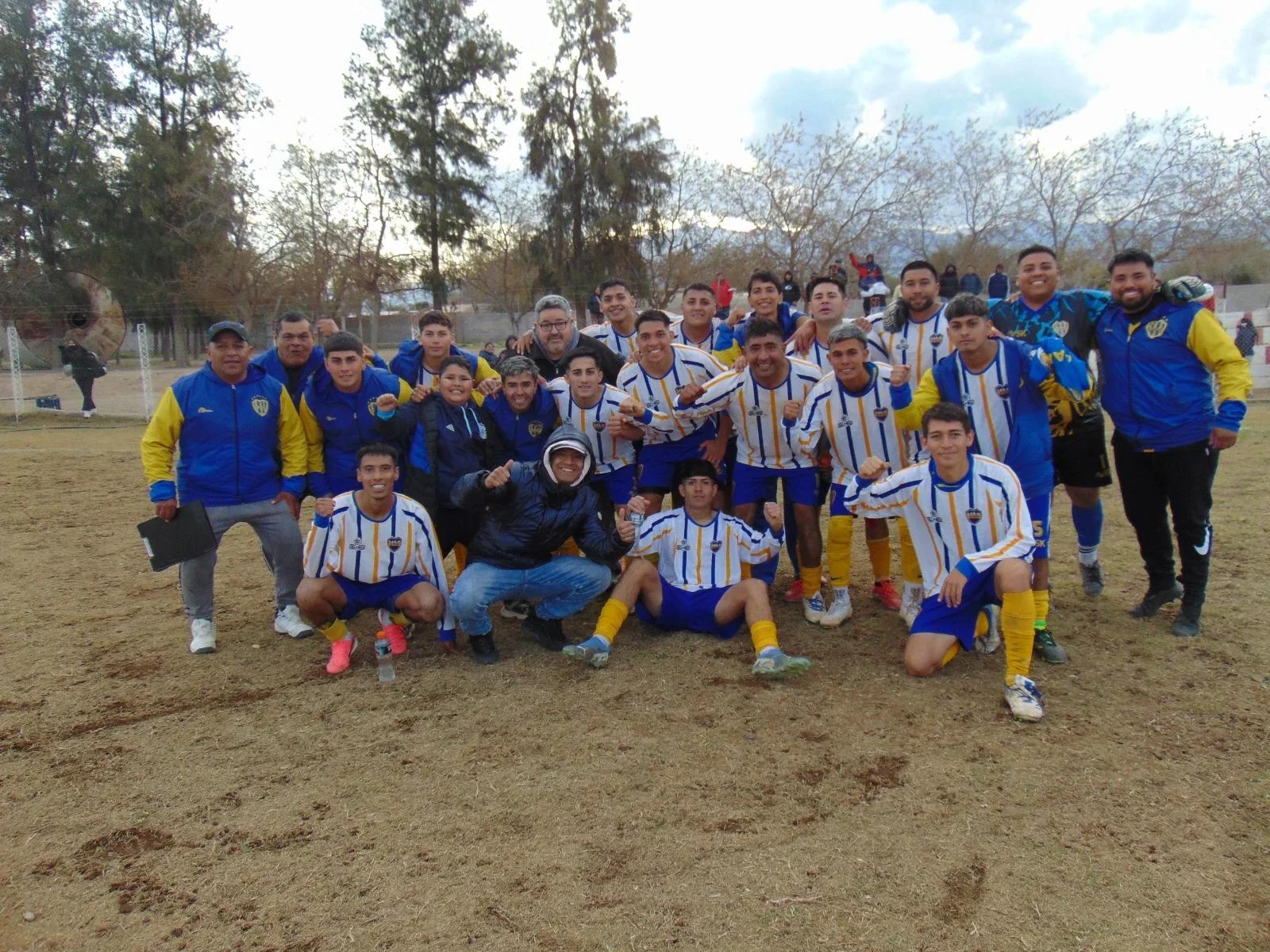 Defensores se trepa a la cima en Malligasta