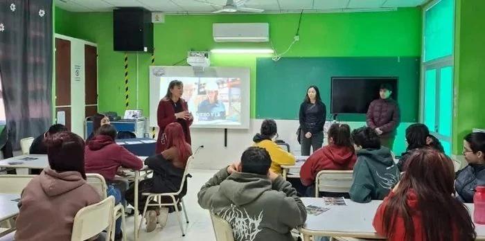 La UTN visitó el Colegio N.º 19 para acercar la ingeniería a los estudiantes