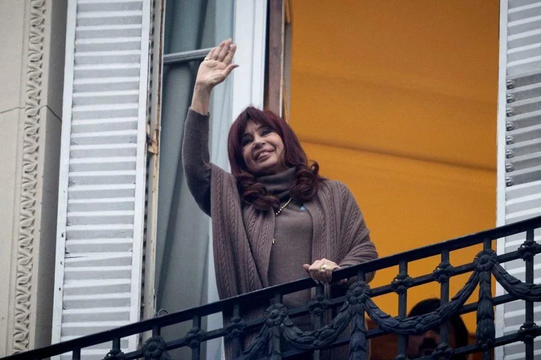 La Iglesia rechazó los bautismos frente a la casa de Cristina Kirchner