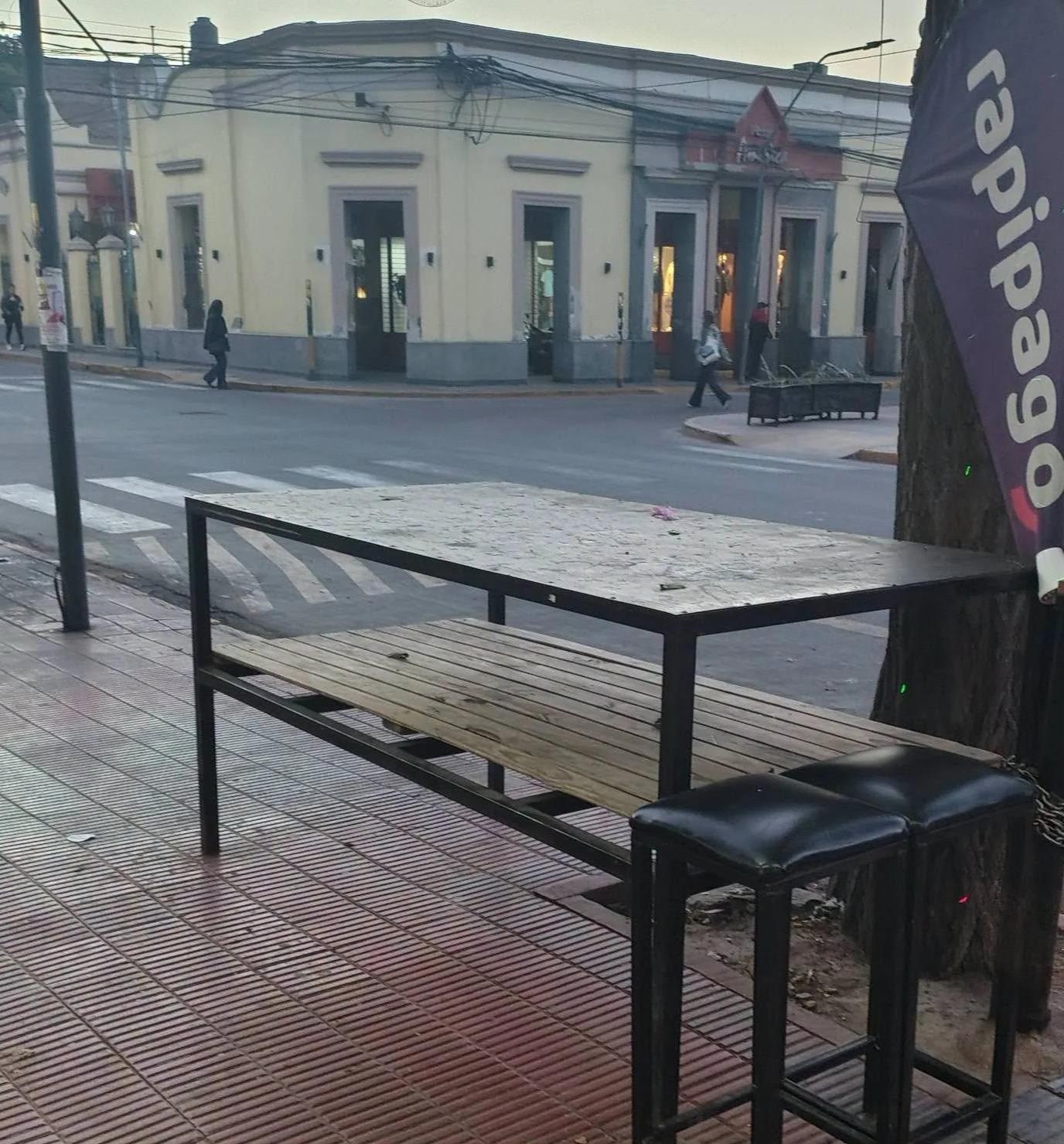 Municipio ordenó desalojar a una vendedora por ocupar la vereda