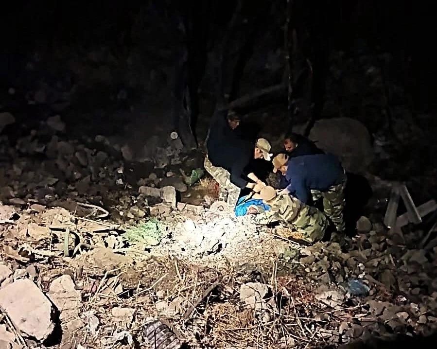 Rescataron a un hombre que cayó al cauce de un río en la capital