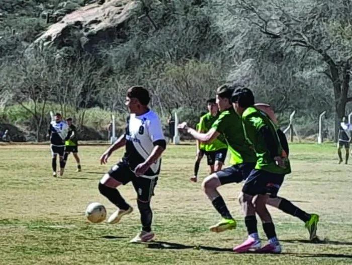 Fútbol de Famatina: La lucha por la punta no cambió tras la octava fecha