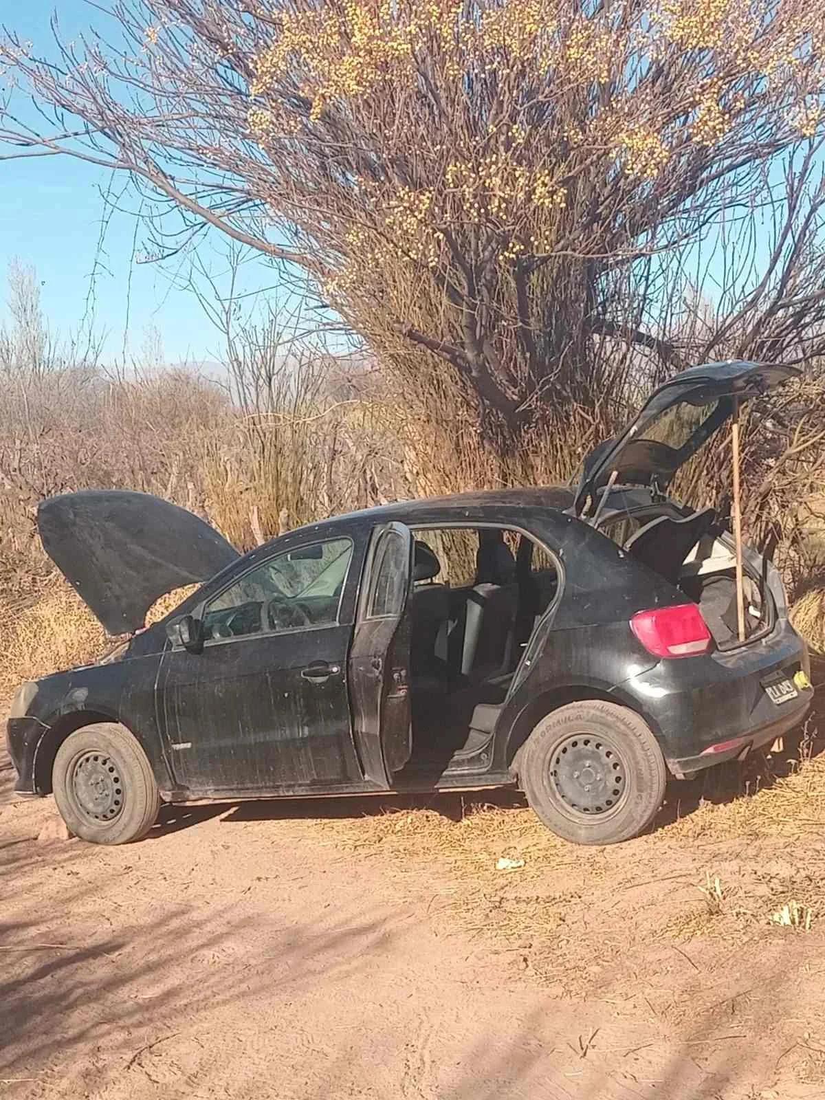 Detienen a un hombre por robo en Pituil y secuestran un auto y una batería