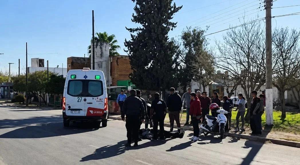 MOTOCICLISTA HERIDA AL INTENTAR ESQUIVAR UN PERRO