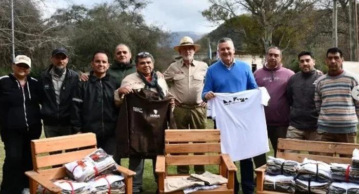 NUEVOS UNIFORMES PARA GUÍAS TURÍSTICOS EN PARQUE SALADILLO
