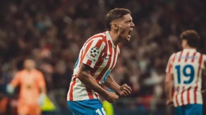 Nahuel Molina se convertirá en nuevo refuerzo de Roma donde fue recibido por una
