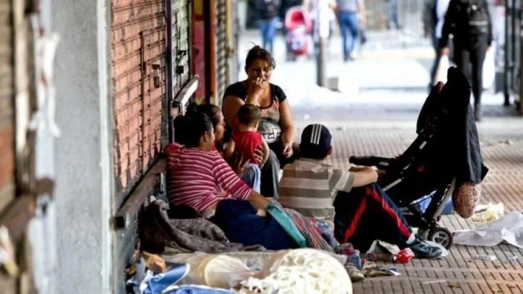 La pobreza en Argentina subió al 32,3% en el primer semestre