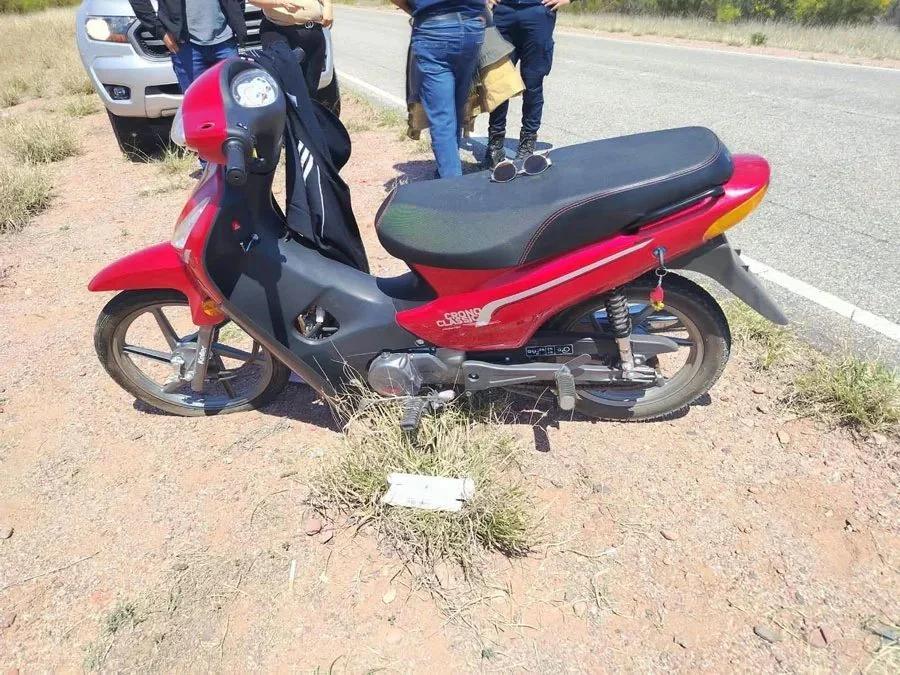Siniestro vial en Ruta 27: pareja cayó de su moto tras reventar un neumático