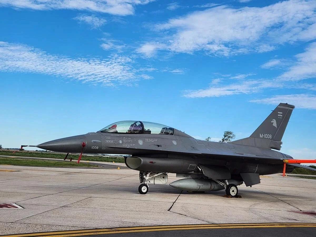 Llegaron seis nuevos aviones F-16 a Córdoba