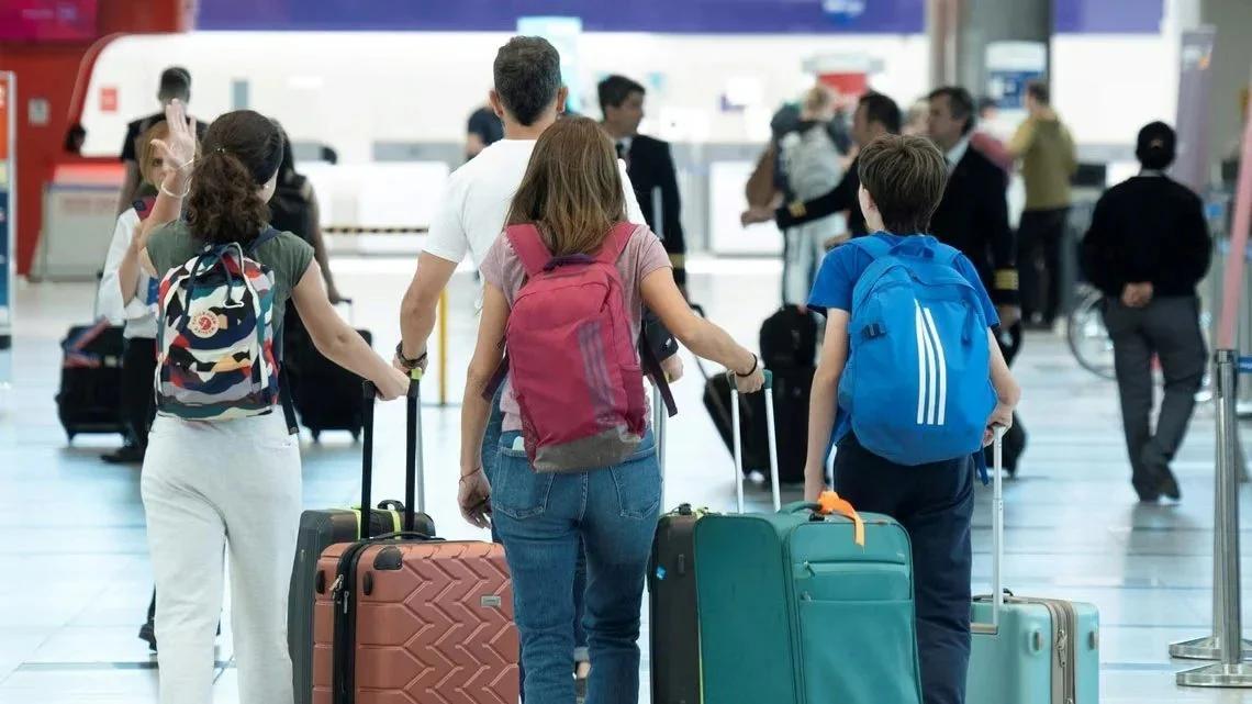 Casi la mitad de los jóvenes argentinos piensa en emigrar