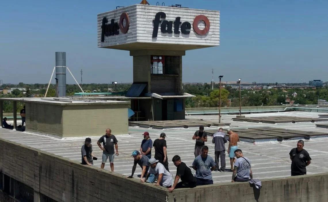 Ordenan el desalojo de la planta de FATE tras seis meses de conflicto