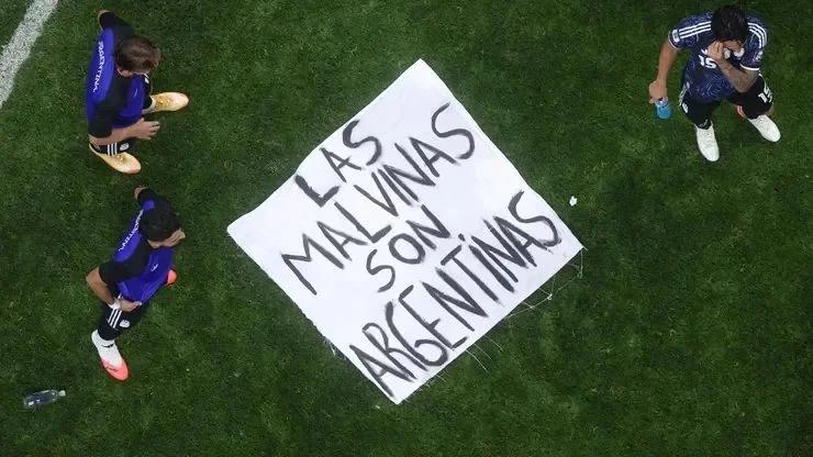 Emotivo homenaje de ex combatientes en las Islas Malvinas