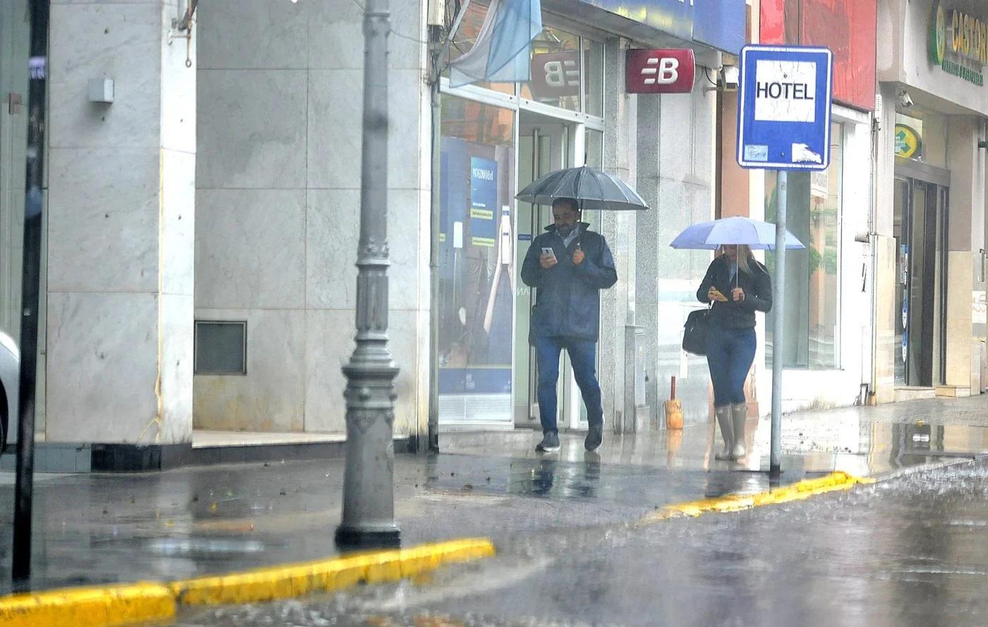 Sabado frio y con lluvias debiles en la Capital