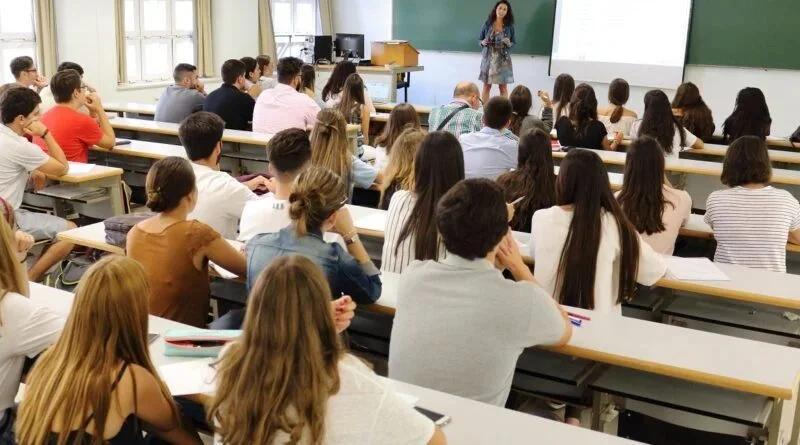 Permiso especial para docentes este jueves por su día
