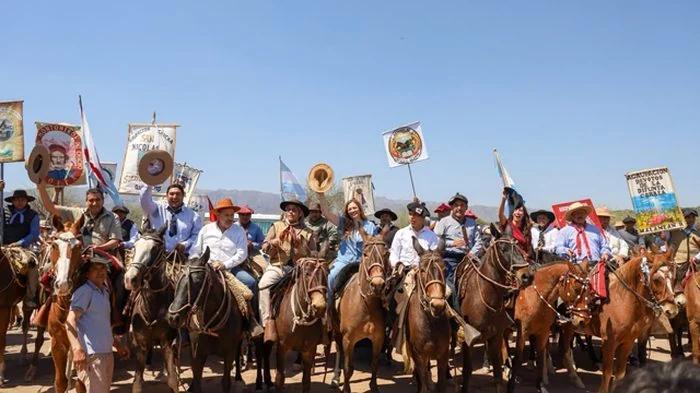 Quintela encabezó la Cabalgata Federal en homenaje al Chacho Peñaloza